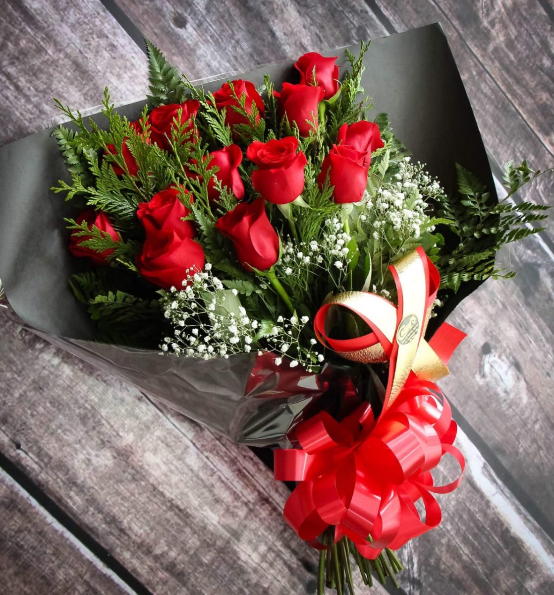 Buquê com rosas vermelhas especiais - Cactus Floricultura